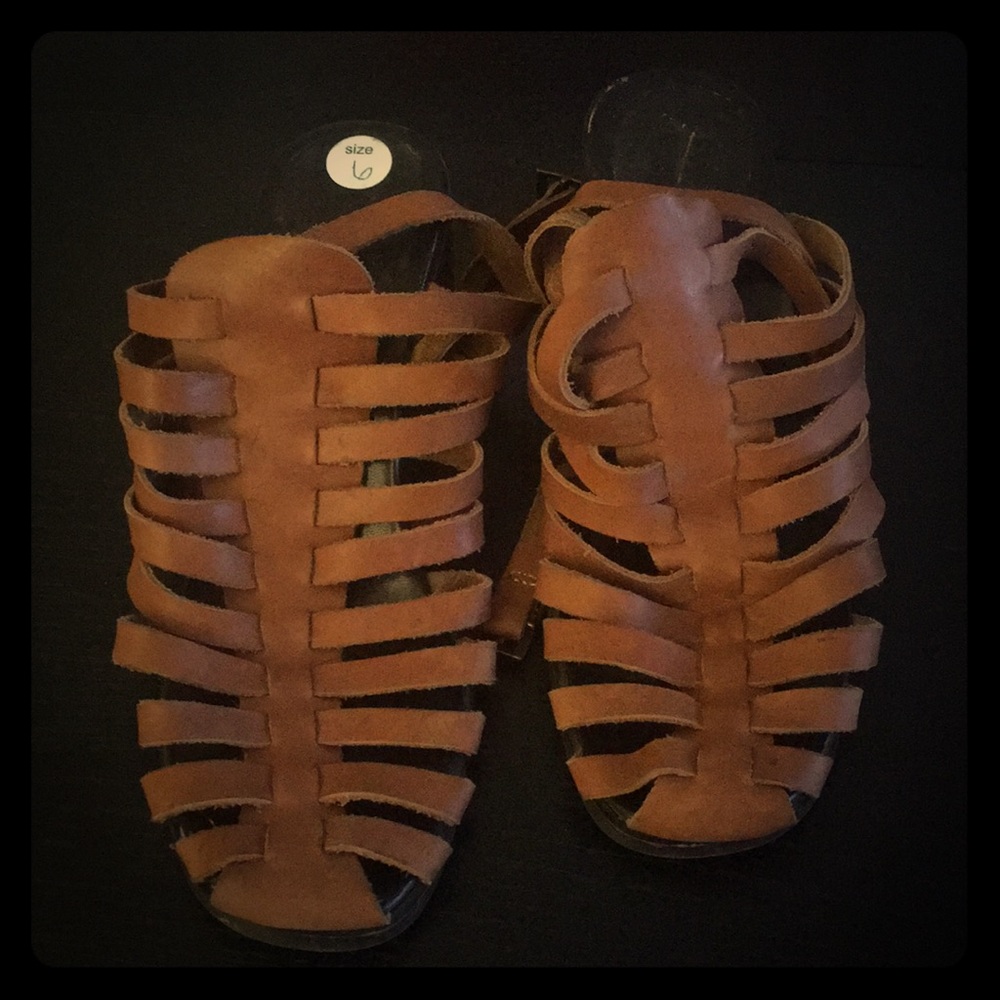 Brown sandals size 6
